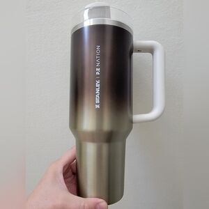 NWT Stanley P.E Nation Collab Flowstate Quencher H20 Limited Edition Tum…